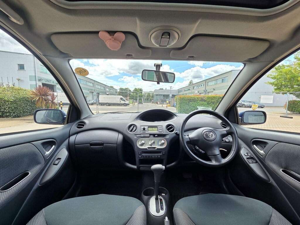 Toyota Yaris 1.3 Blue Vvt-i Blue #4