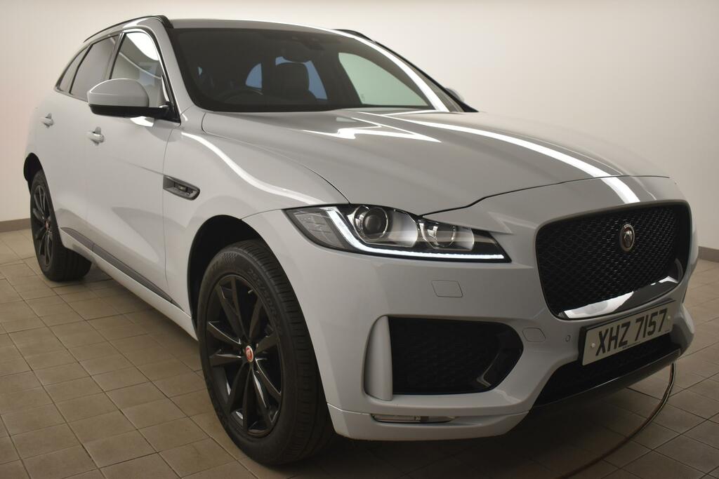 Jaguar F-Pace 2.0D 180 Chequered Flag Awd White