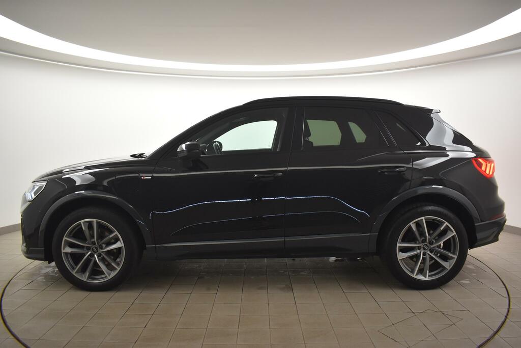 Audi Q3 45 Tfsi E Black Edition S Tronic DG23ZCK Black #4
