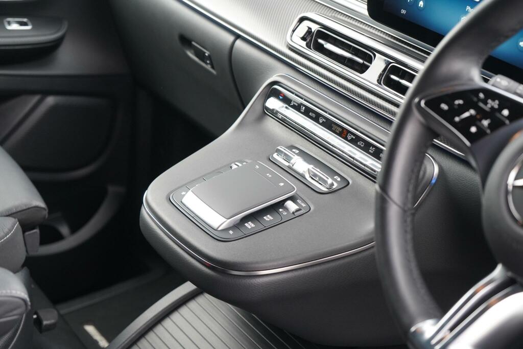 Mercedes-Benz V Class V300 D Premium 9G-tronic Extra Long 2025 Black #23