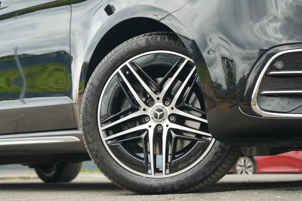 Mercedes-Benz V Class V300 D Premium 9G-tronic Extra Long 2025 Black #32