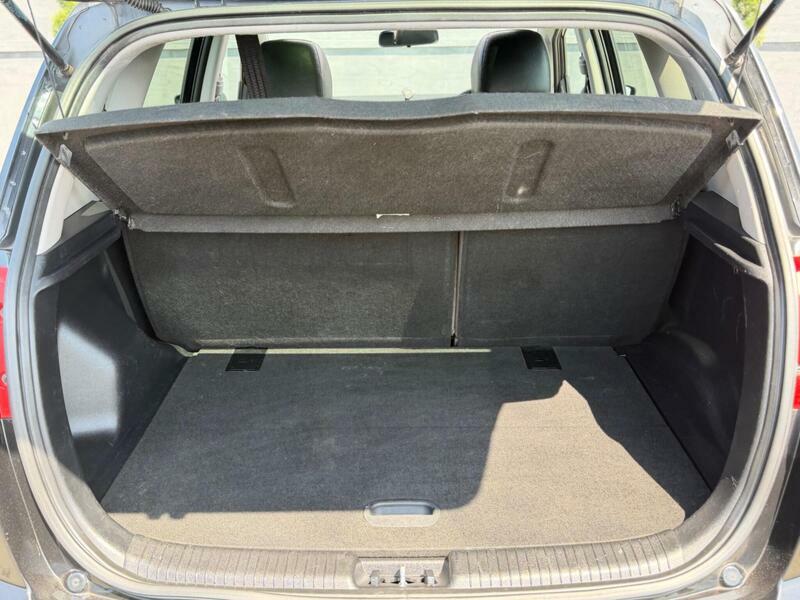 Kia Venga 1.4 Crdi 2 Mpv Euro 5 89 Bhp Silver #12