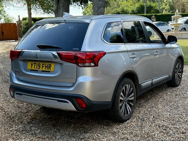 Mitsubishi Outlander 2019 2.0 Mivec 4 Suv Cvt 4Wd Euro 6 S Silver #2