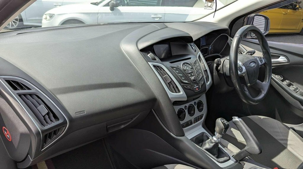 Ford Focus 1.6 Zetec Hatchback Euro 5 105 Brown #17