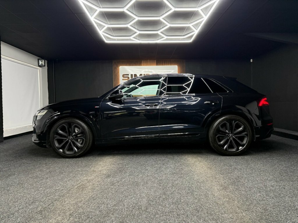 Audi Q8 3L Black Edition Black #4