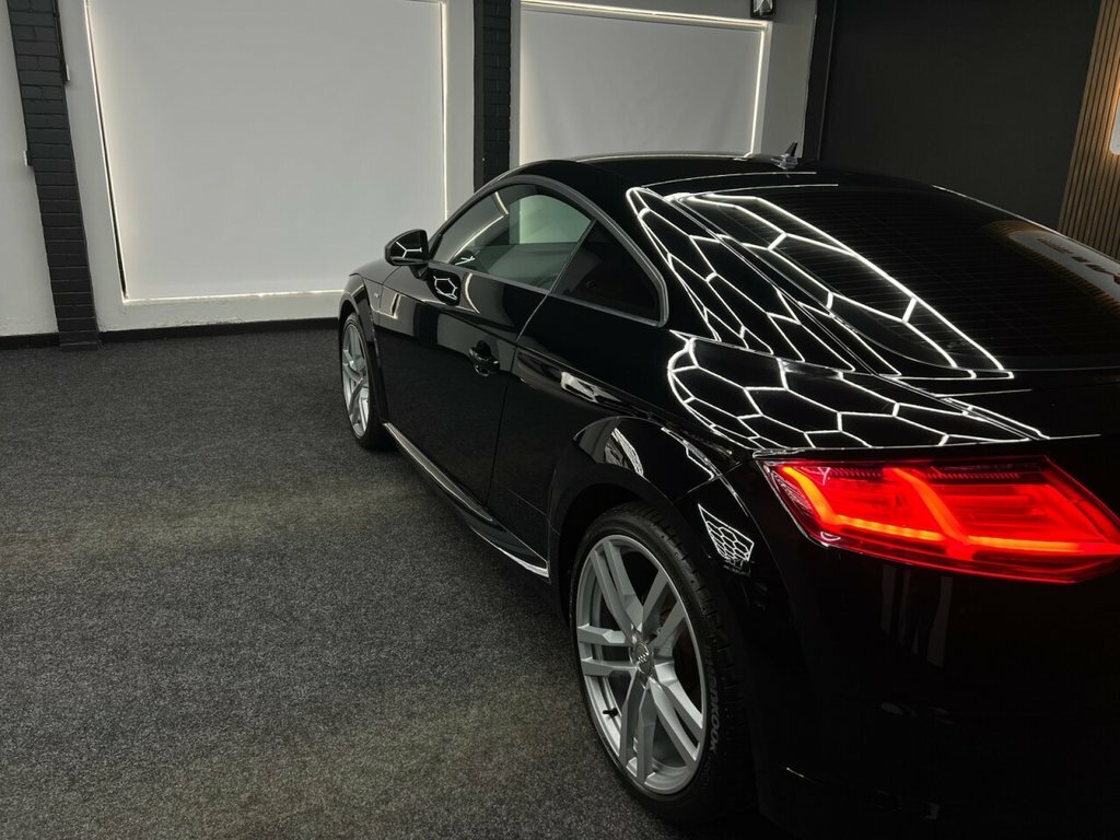 Audi TT 1.8L S Line Black #6