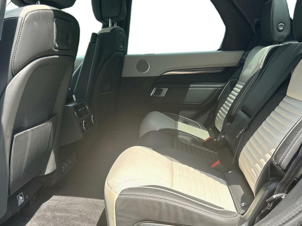 Land Rover Discovery 3.0 D300 Metropolitan Edition Black #4