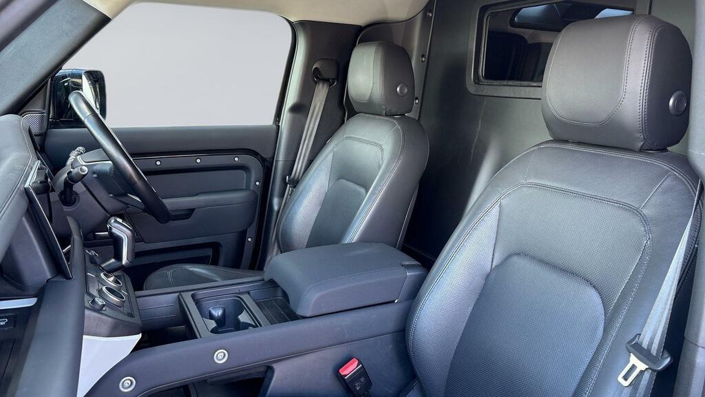 Land Rover Defender 3.0 D250 Hard Top S Black #4