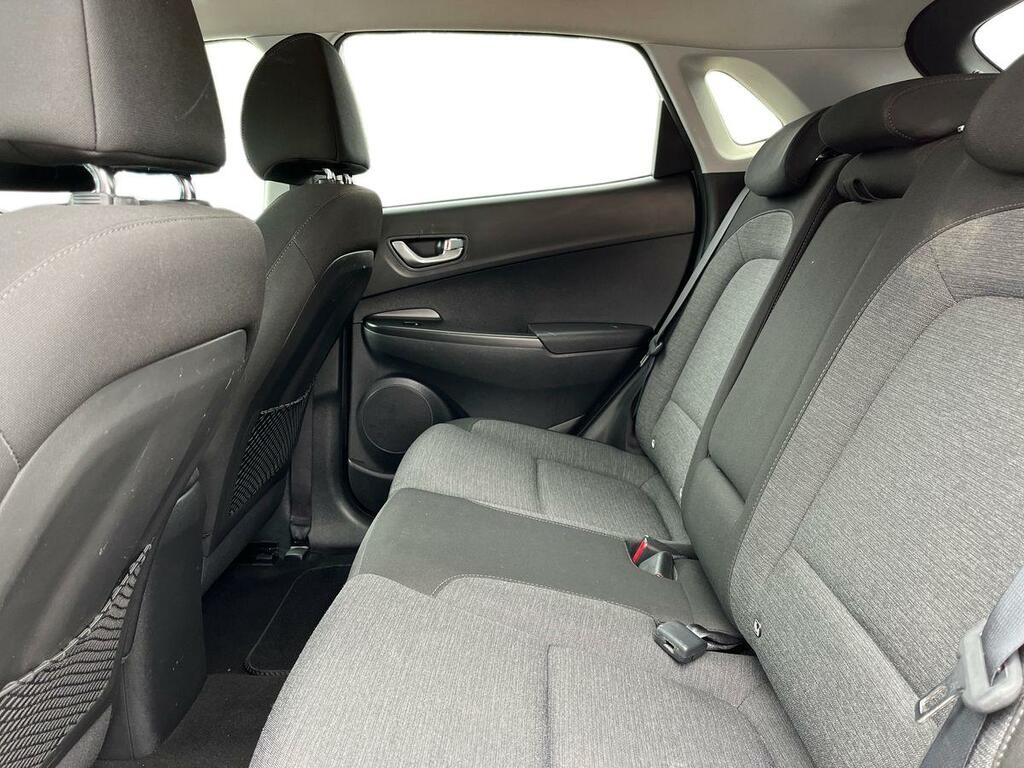 Hyundai Kona 64Kwh Premium Suv 10.5Kw Charge White #4
