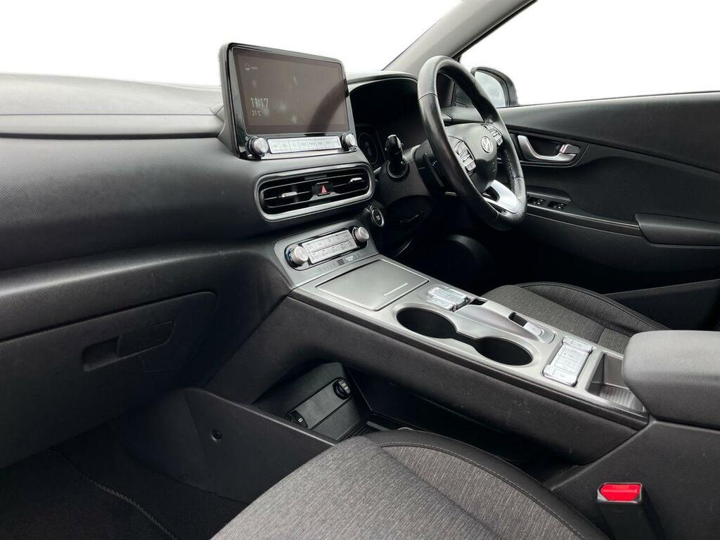 Hyundai Kona 64Kwh Premium Suv 10.5Kw Charge White #3