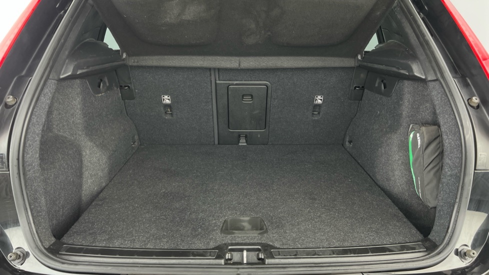 Volvo XC40 R-design, T3 Black #5