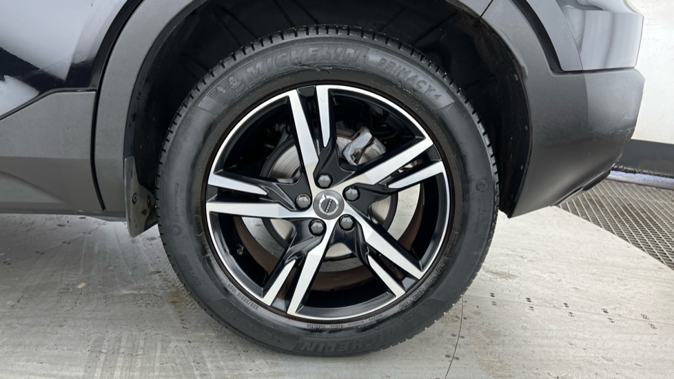 Volvo XC40 R-design, T3 Black #4