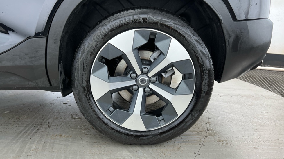 Volvo XC40 Plus, B4 Mild Hybrid, Dark Black #4