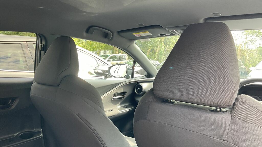 Toyota C-Hr Excel 2.0 Fwd Plug-in Jbl Tech White #37
