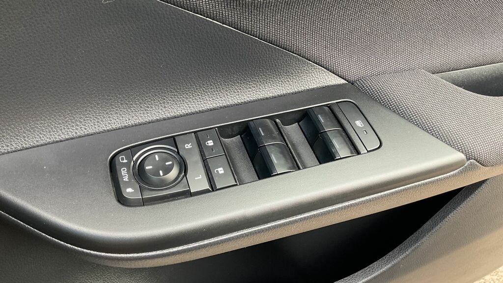 Toyota C-Hr Excel 2.0 Fwd Plug-in Jbl Tech White #75