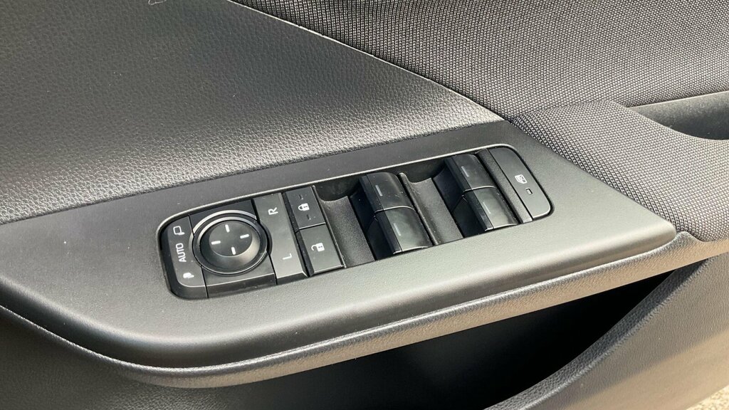 Toyota C-Hr Excel 2.0 Fwd Plug-in Jbl Tech White #74