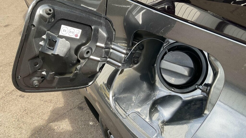 Toyota C-Hr Excel 2.0 Fwd Plug-in Jbl Tech White #46