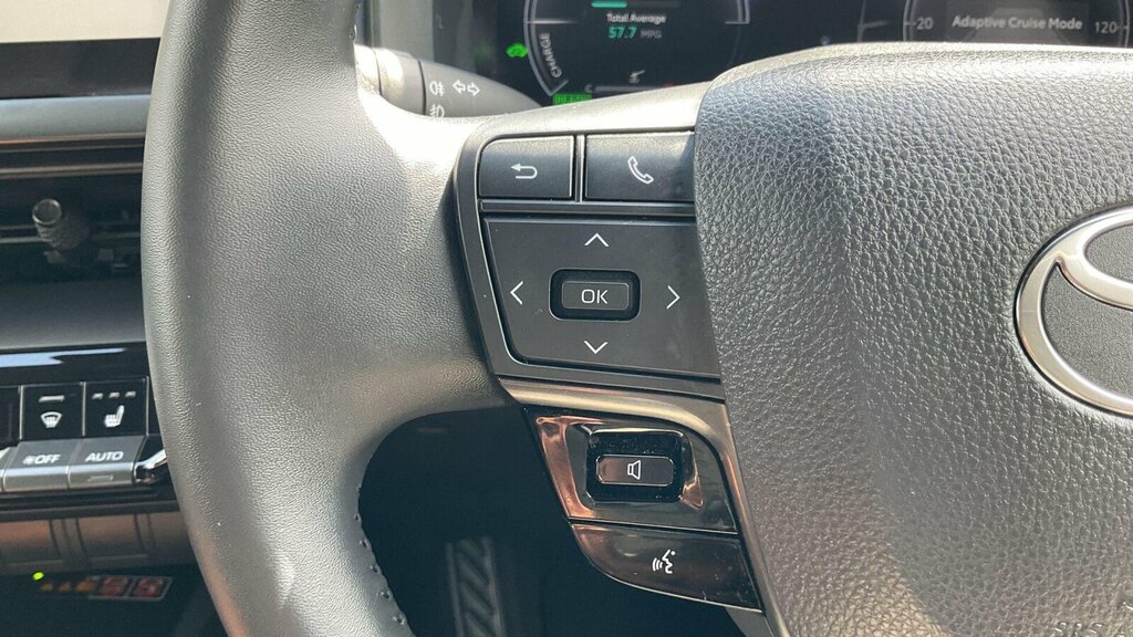Toyota C-Hr Excel 2.0 Fwd Plug-in Jbl Tech White #57