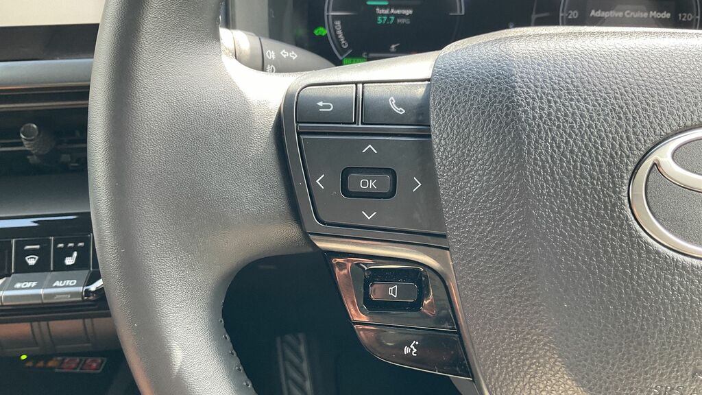 Toyota C-Hr Excel 2.0 Fwd Plug-in Jbl Tech White #58