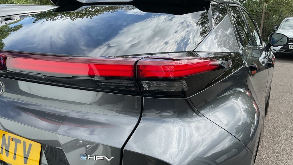 Toyota C-Hr Excel 2.0 Fwd Plug-in Jbl Tech White #42