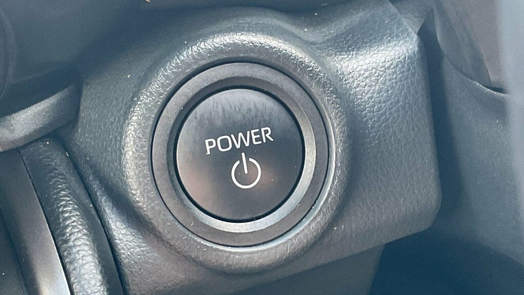 Toyota C-Hr Excel 2.0 Fwd Plug-in Jbl Tech White #32
