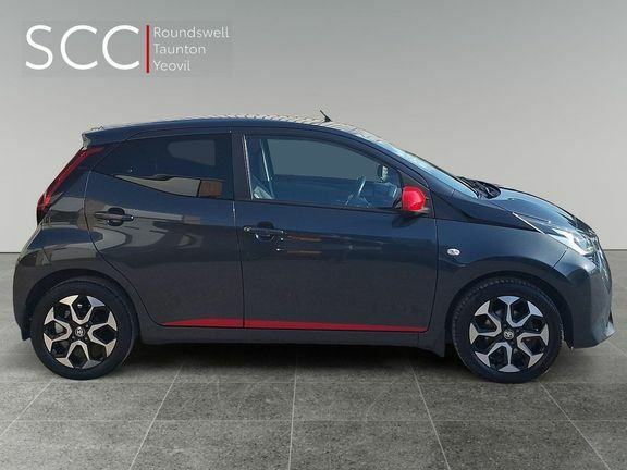 Toyota Aygo X X-trend Red #7