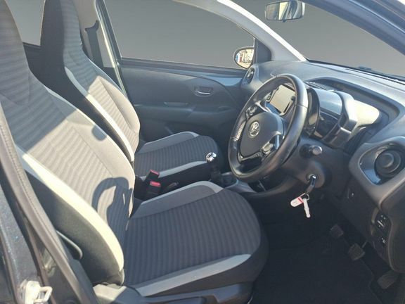 Toyota Aygo X X-trend Red #9