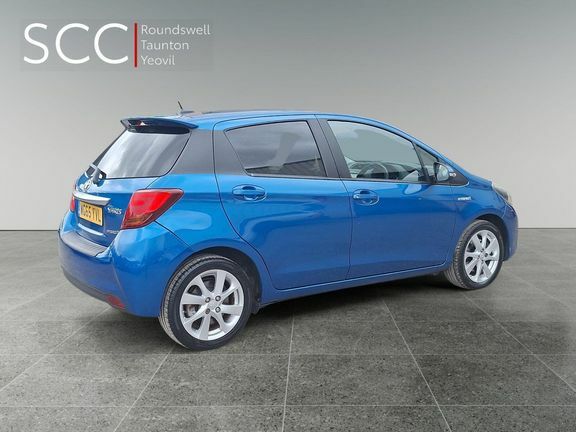 Toyota Yaris 1.5 Hybrid Design Cvt Red #4