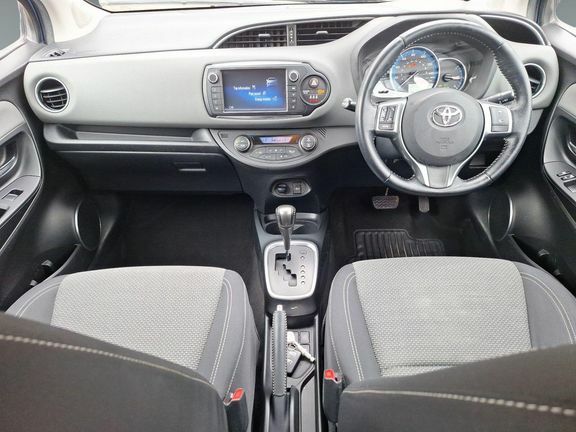 Toyota Yaris 1.5 Hybrid Design Cvt Red #7