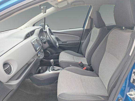 Toyota Yaris 1.5 Hybrid Design Cvt Red #11