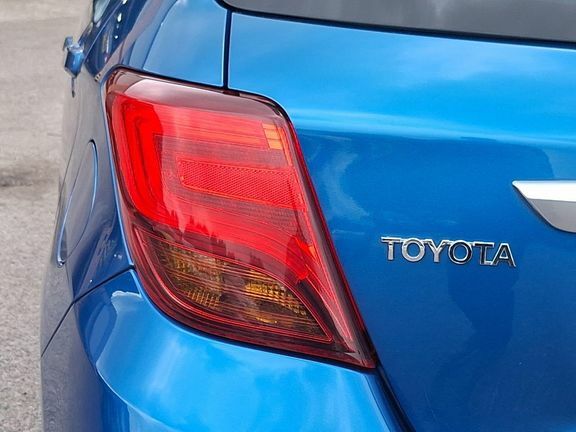 Toyota Yaris 1.5 Hybrid Design Cvt Red #13