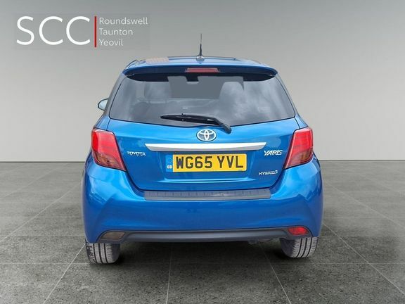 Toyota Yaris 1.5 Hybrid Design Cvt Red #3