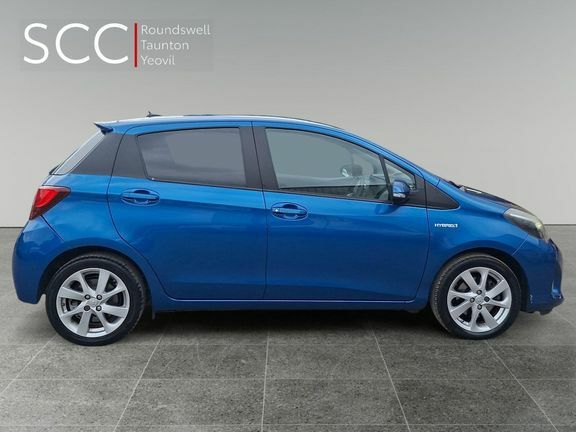 Toyota Yaris 1.5 Hybrid Design Cvt Red #5