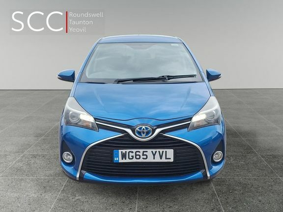 Toyota Yaris 1.5 Hybrid Design Cvt Red #1