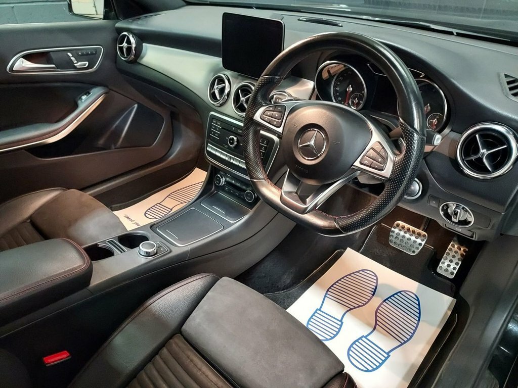 Mercedes-Benz GLA Class 2L Amg Line Black #2