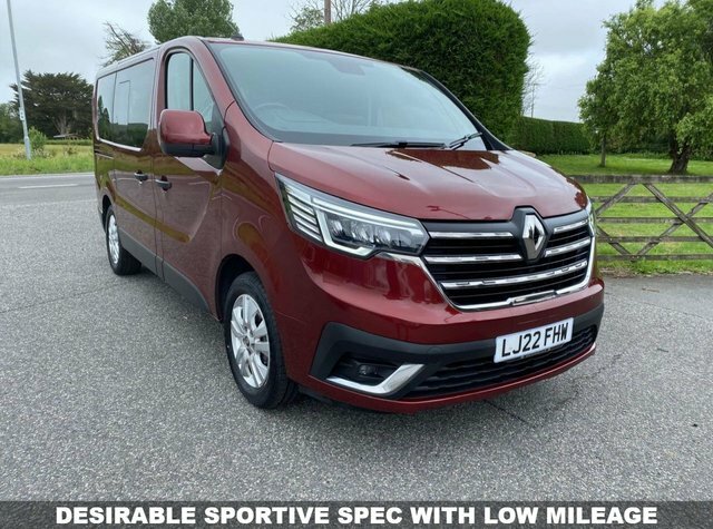 Renault Trafic Sl 28 Sport 9 Seat Minibus Swb 2.0 Dci 110 Bhp Red
