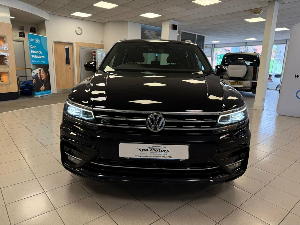 Volkswagen Tiguan 2L R-line YB68LSV Black #2