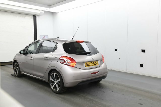 Peugeot 208 Vti Feline Hatchback Pink #4