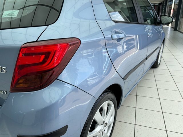 Toyota Yaris 1.3 Vvt-i Icon Plus 99 Bhp Red #17