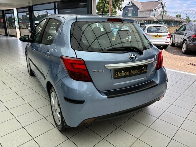 Toyota Yaris 1.3 Vvt-i Icon Plus 99 Bhp Red #9