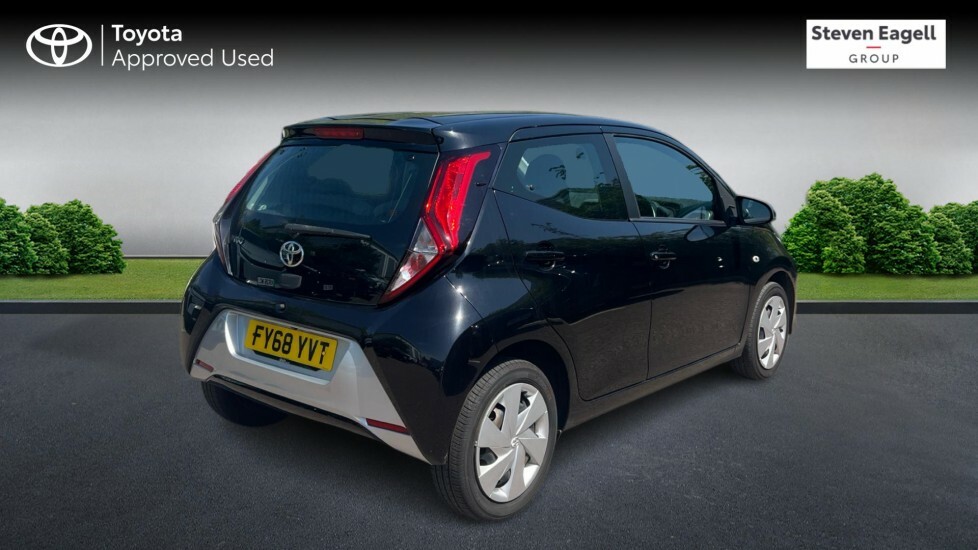 Toyota Aygo 1.0 Vvt-i X-play Euro 6 FY68YVT Black #2