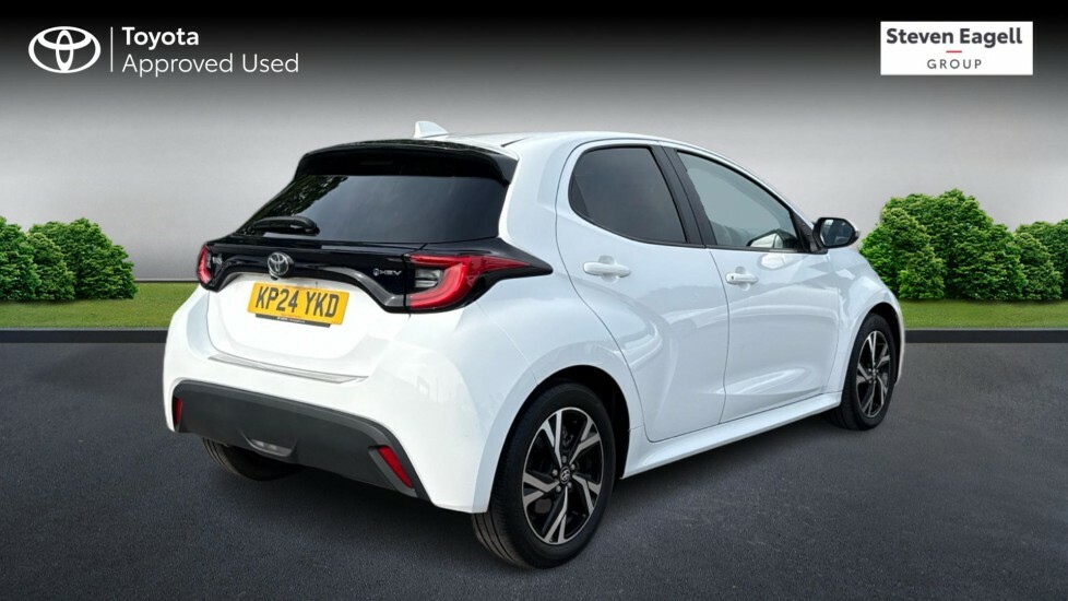 Toyota Yaris 1.5 Vvt-h Design Hatchback Hybrid E-cvt KP24YKD White #2