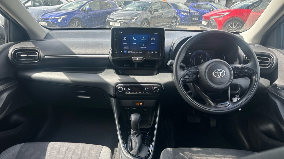 Toyota Yaris 1.5 Vvt-h Design E-cvt Euro 6 Ss VE24CXF Silver #6