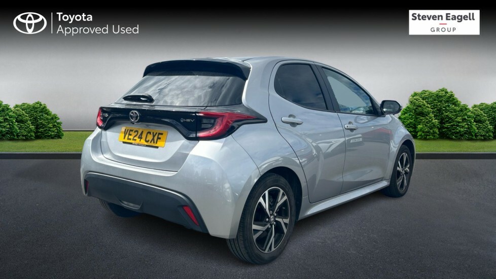 Toyota Yaris 1.5 Vvt-h Design E-cvt Euro 6 Ss VE24CXF Silver #2