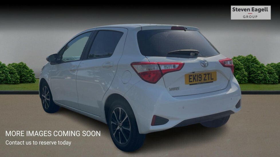 Toyota Yaris 1.5 Vvt-i Icon Tech Hatchback Cvt Euro EK19ZTL White #2