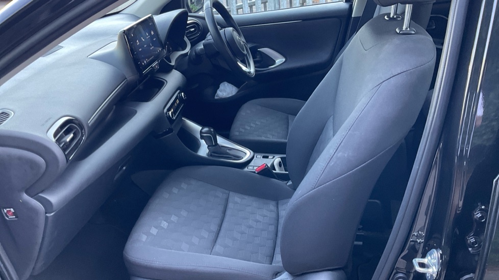 Toyota Yaris 1.5 Vvt-h Icon Hatchback Hybrid E-cvt E Black #5
