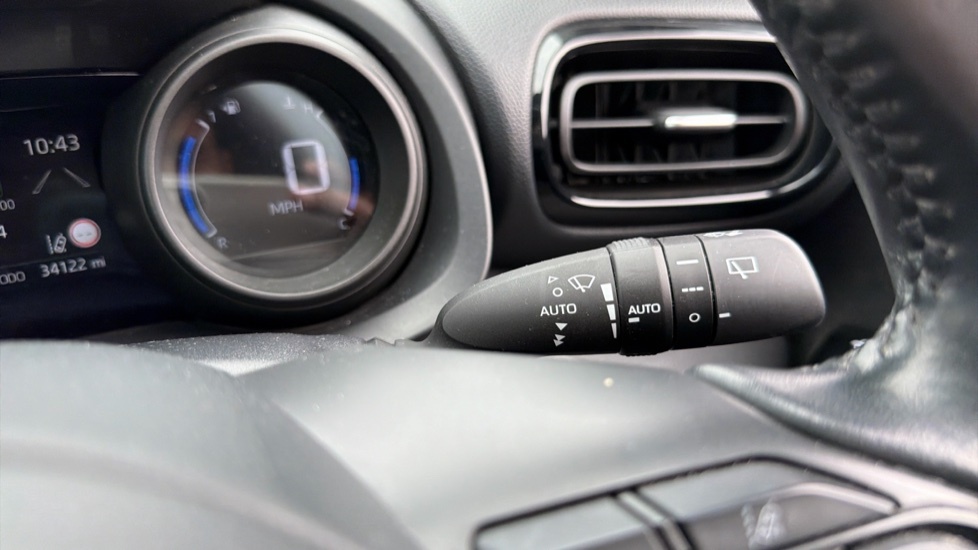Toyota Yaris 1.5 Hybrid Dynamic Cvt Grey #37