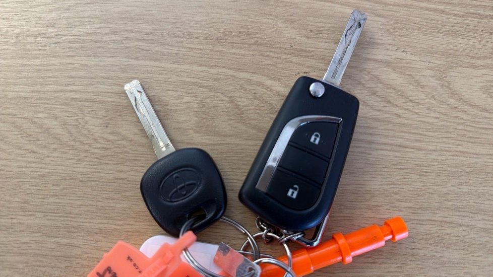 Toyota Yaris 1.5 Hybrid Dynamic Cvt Grey #27