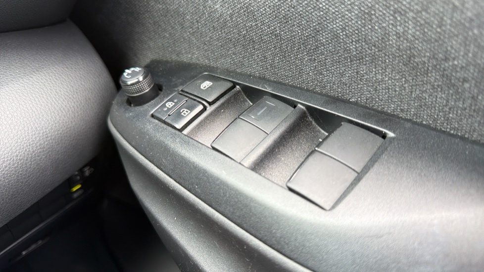 Toyota Yaris 1.5 Hybrid Dynamic Cvt Grey #38