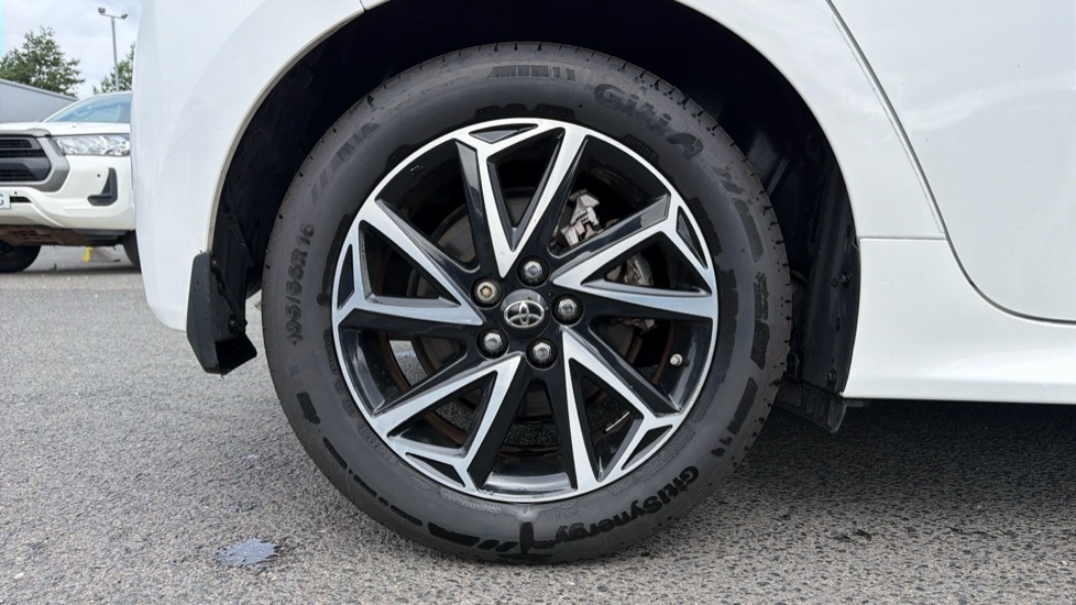 Toyota Yaris 1.5 Hybrid Dynamic Cvt Grey #25